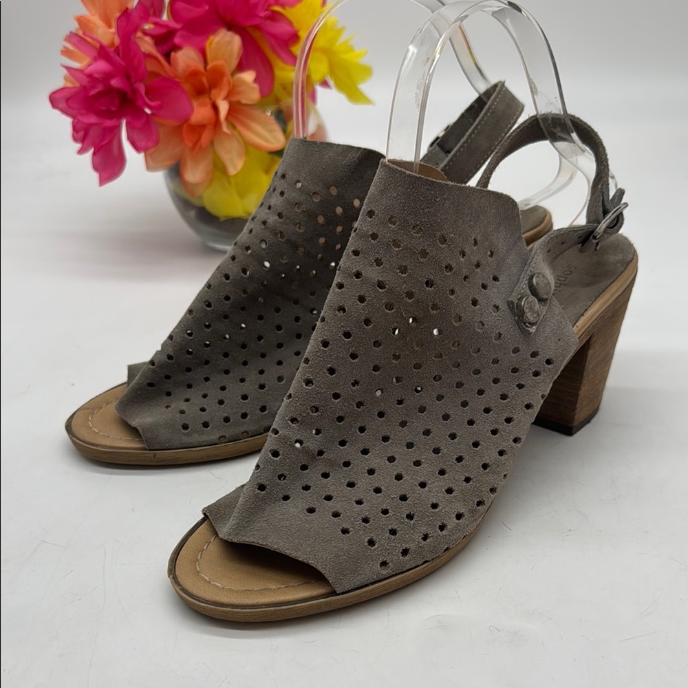Sophia Milano Perforated Taupe Suede Slingback Heels Size 9